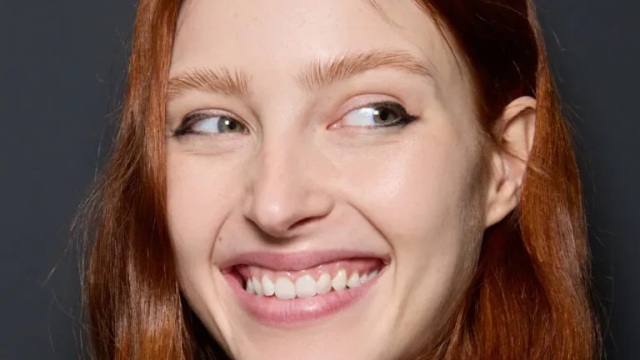 Oil Pulling: To viral trend του Tik-Tok που υπόσχεται πιο λευκά δόντια με ένα μόνο συστατικό