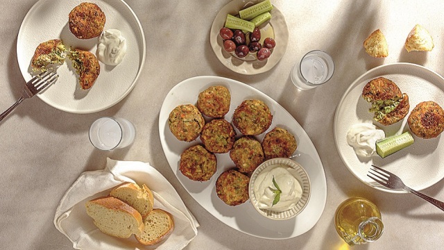 Οι γεύσεις της ταβέρνας: 10 εμβληματικές συνταγές γιατί πάντα θα επιστρέφουμε σ’ αυτές