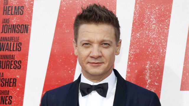 Σκηνοθέτρια κατηγορεί τον Τζέρεμι Ρένερ ότι της έστελνε γυμνές φωτογραφίες και την απειλούσε ότι θα καλέσει την Υπηρεσία Μετανάστευσης