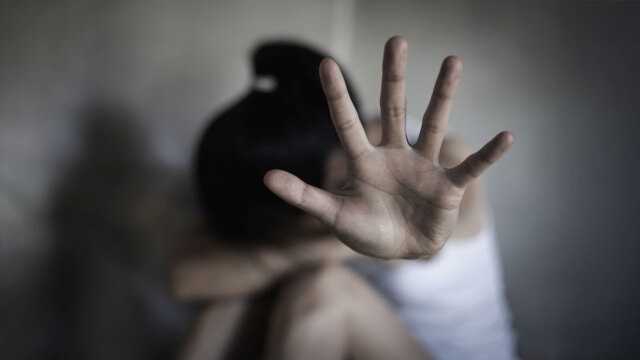 «Ο πατέρας μας βίαζε και τις δύο αδελφές μου, η μητέρα μου τα ήξερε όλα»: Συγκλονίζει ο αδελφός των κοριτσιών στη Μεσαρά που πήρε την επιμέλειά τους