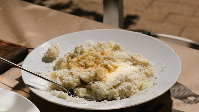 Τζόλια, τα αρβανίτικα ζυμαρικά της χασαποταβέρνας «Κριεκούκης»