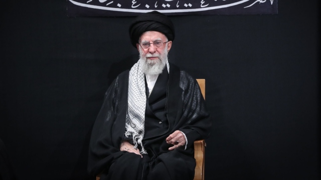 Το Ιράν φλέγεται και ο Χαμενεΐ επιτίθεται στον Τραμπ: Να κοιτάξει τα δικά του προβλήματα, οι βάνδαλοι βγήκαν στους δρόμους για να τον ευχαριστήσουν