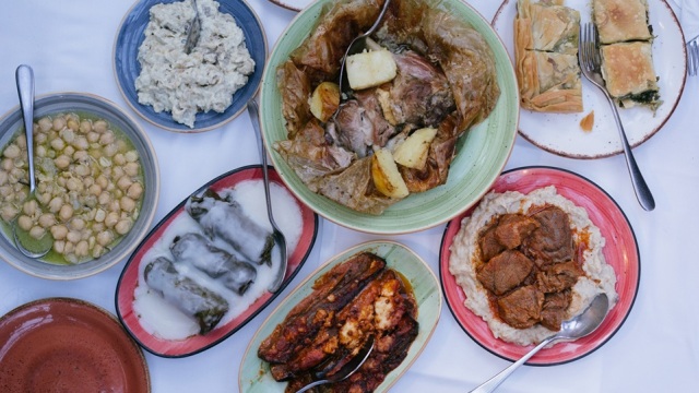 Βάθης: 70 χρόνια ιστορίας σε μαγειρευτά και σχάρα