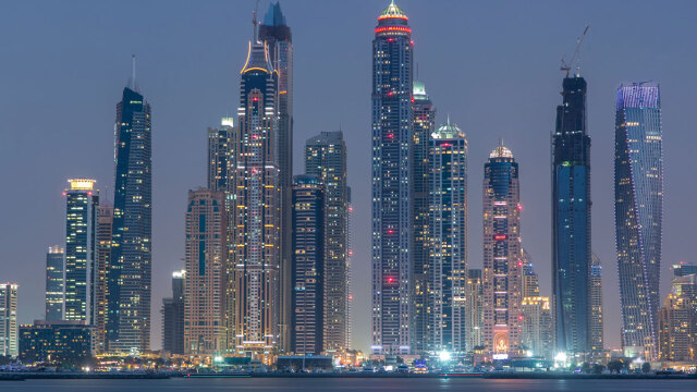 Ισχυρές καταιγίδες απειλούν το Ντουμπάι: Η αστυνομία καλεί τους κατοίκους να αποφεύγουν τις μετακινήσεις, δείτε βίντεο