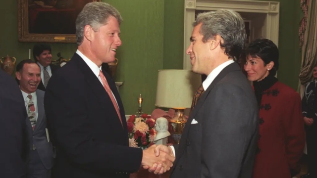 ΗΠΑ: Το υπουργείο Δικαιοσύνης «θα ερευνήσει» τυχόν δεσμούς του Έπσταιν με τον Μπιλ Κλίντον και την JPMorgan	