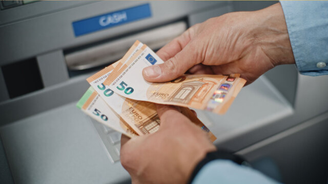 Αυξημένες οι καθαρές αποδοχές των δημοσίων υπαλλήλων λόγω μειωμένων συντελεστών φορολογίας
