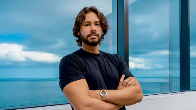 Roman Feral: Οι πεταλούδες που λάτρεψε η Chanel 