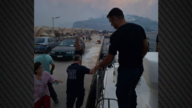 Μαίνεται η μεγάλη φωτιά στη Χίο: Απεγκλωβίστηκαν δεκάδες πολίτες από παραλίες - 16 εκκενώσεις οικισμών, δείτε βίντεο