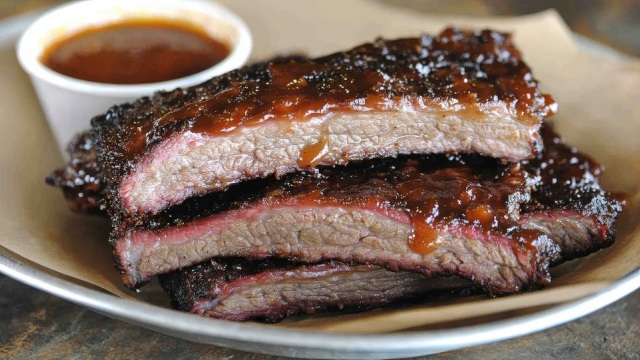 Brisket: Πώς το φτιάχνουμε στο σπίτι και γίνεται λουκούμι