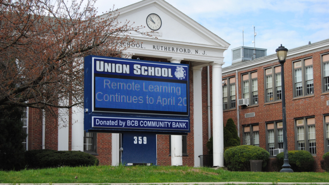 Το κλείσιμο των σχολείων στις ΗΠΑ κατά την πανδημία είχε τεράστιο μακροπρόθεσμο κόστος, δείχνει έρευνα