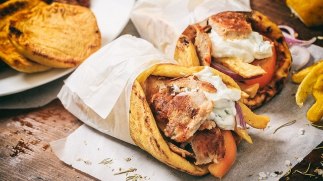 10 old school σουβλατζίδικα που αγαπάμε στην Αθήνα