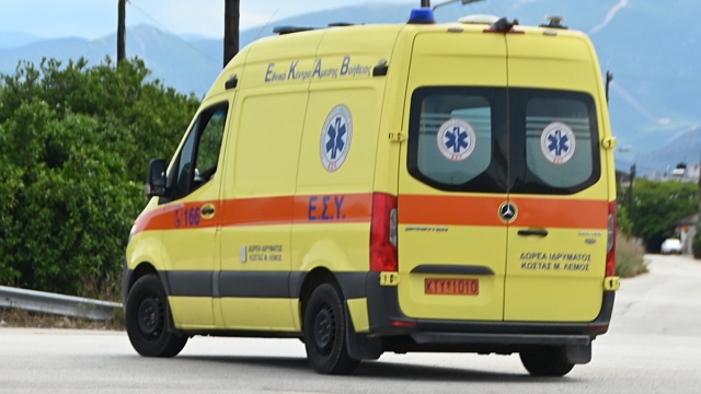 Σοβαρός τραυματισμός οδηγού μοτοσικλέτας στην Πρέβεζα, διακομίστηκε στα Ιωάννινα