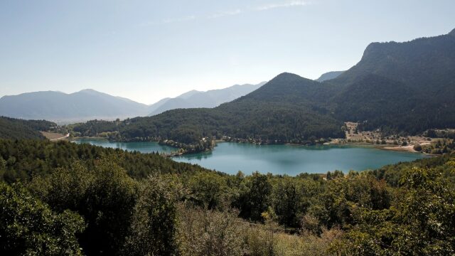 Ορεινή Κορινθία: Φθινοπωρινή απόδραση μεταξύ βουνού, κάμπου και μύθου λίγο έξω από την Αθήνα
