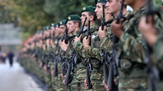 Συγχωνεύσεις στρατοπέδων, 500 εκατ. ευρώ εξοικονόμηση και νέες αυξήσεις - Παράταση της παρουσίας των Patriot στη Σαουδική Αραβία