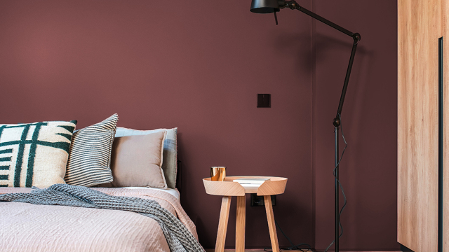 Ένας τοίχος, ένα κλικ, και το σπίτι ξαναγεννιέται  χρωματικά