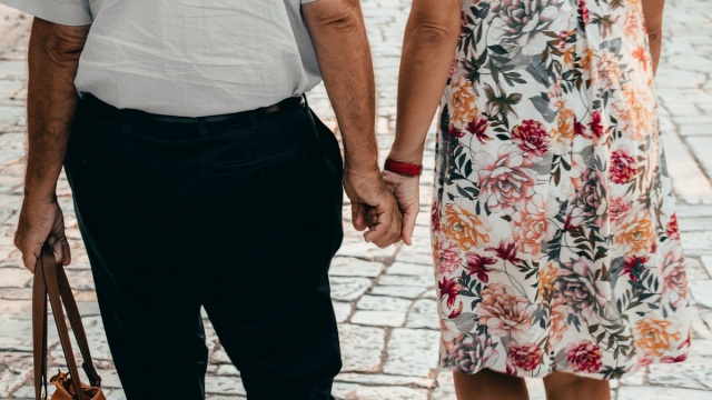 «Η μητέρα μου ήταν παγιδευμένη για δεκαπέντε χρόνια στην ίδια ψύχωση μαζί με τον πατριό μου»
