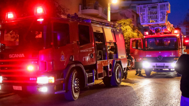 Φωτιά στο Ωραιόκαστρο Θεσσαλονίκης: Αστυνομικοί έσωσαν μητέρα και τρία παιδιά από φλεγόμενο σπίτι