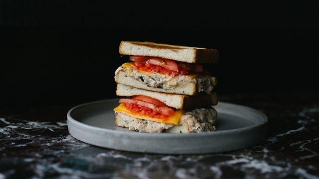 10 διακεκριμένοι σεφ μάς δίνουν τη συνταγή για 10 αγαπημένα τους σάντουιτς