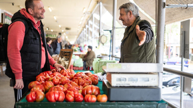 Λαϊκή Αγορά Καλαμάτας: Ένα πολύχρωμο σταυροδρόμι Ανθρώπων και αγαθών