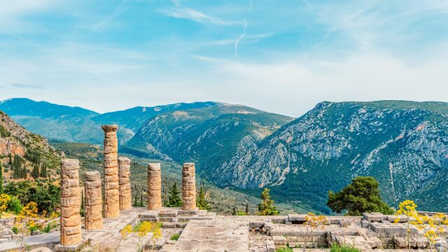 Οικογενειακό ταξίδι στους Δελφούς: Ανακαλύπτοντας τον ιερό τόπο