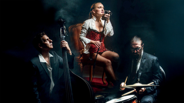 Lia Hide: Μία avant-pop Αθηναία στα Grammy