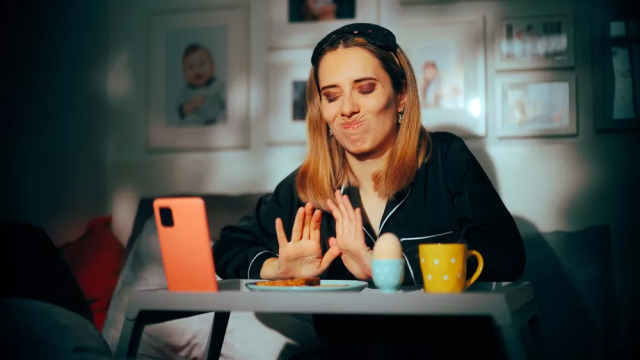 Το πρωί πίνετε μόνο καφέ; Οι ειδικοί εξηγούν τι συμβαίνει
