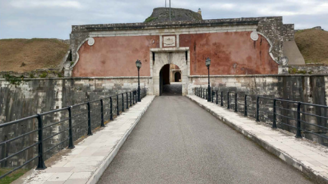 Κέρκυρα: Αποκαθίσταται η γέφυρα πρόσβασης στο Παλαιό Φρούριο
