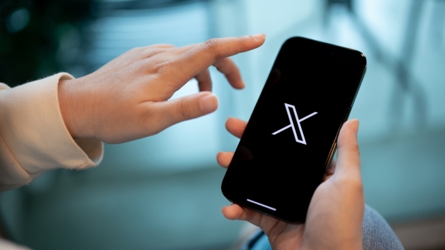 Επανήλθε το Χ μετά από σχεδόν μια ώρα