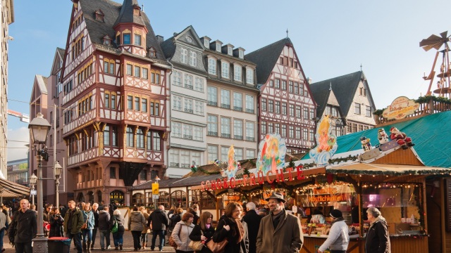 Οι χριστουγεννιάτικες αγορές της Γερμανίας: Γιορτινή λάμψη, ζεστό κρασί και κεράσματα