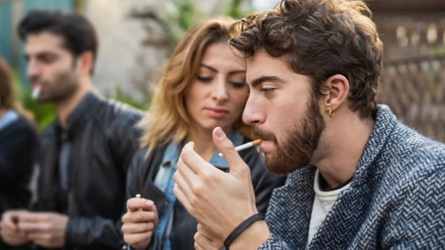 «Καπνίζω κάτω από 5 τσιγάρα την ημέρα, πειράζει;» – Νέα μελέτη απαντά
