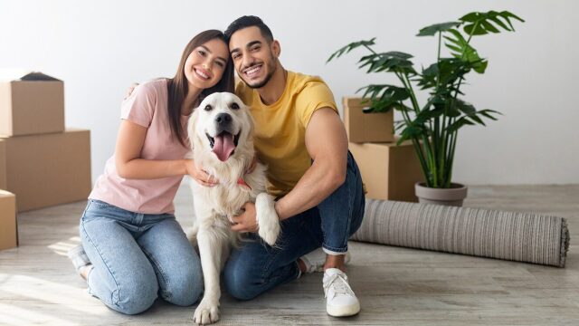 Γυναίκες ή άνδρες; Ποιους αγαπούν περισσότερο οι σκύλοι