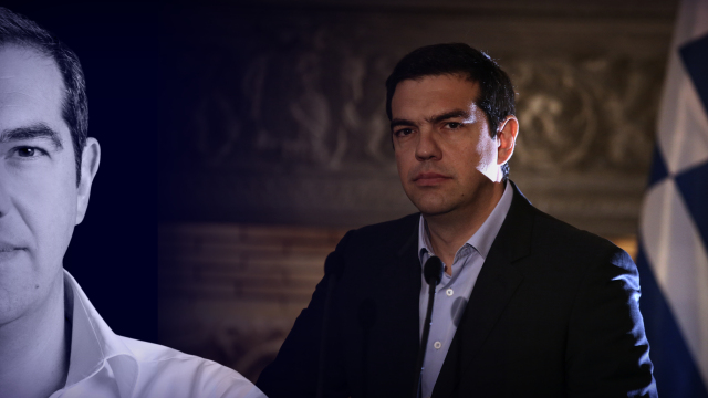 Ο Τσίπρας περιγράφει την πρώτη μέρα στο Μαξίμου: Η απουσία Σαμαρά, ο Κωσταράκος και η μακαρονάδα με κιμά του Τάκη από την Καλαμάτα