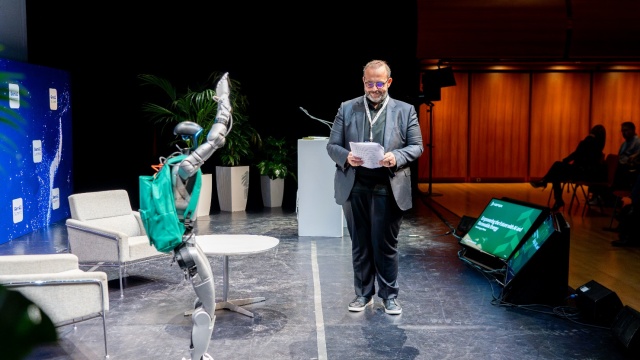 Η Τεχνητή Νοημοσύνη «μιλά» και ελληνικά - Το πρώτο LLM στη γλώσσα μας παρουσίασε η KIEFER
