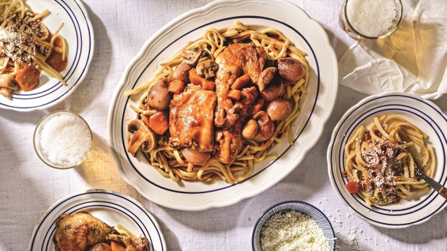 Κόκορας κρασάτος με χειροποίητα μακαρόνια
