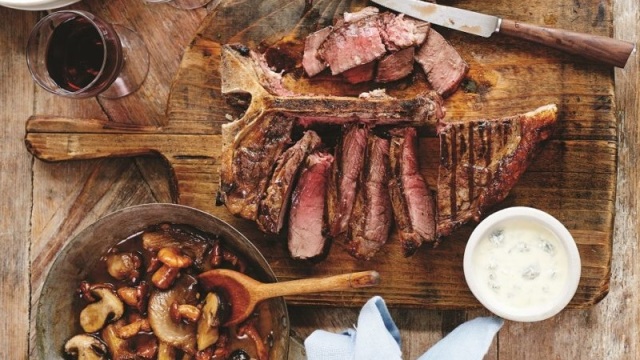 Μοσχάρι: 25 διαφορετικοί τρόποι να το μαγειρέψουμε στον φούρνο – Και όχι μόνο γιουβέτσι