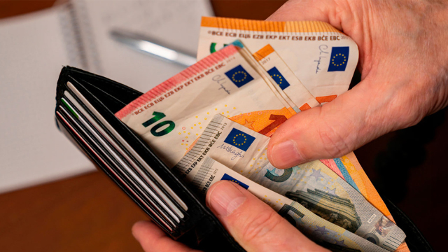 Δώρο Χριστουγέννων 2025: Τι ισχύει για τους μισθωτούς του ιδιωτικού τομέα
