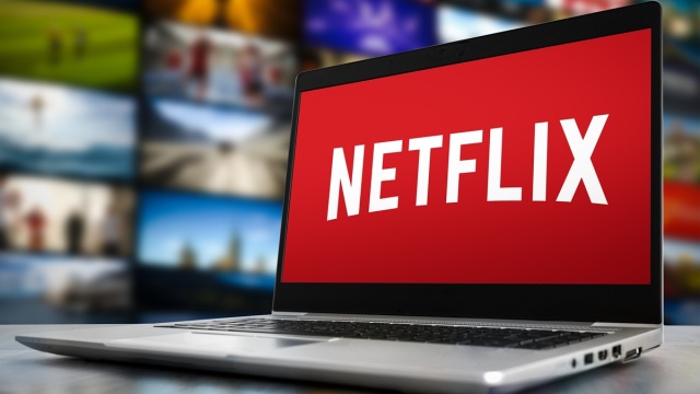 Παρέμβαση Τραμπ στο Netflix, ζήτησε την απομάκρυνση μέλους του ΔΣ, ενώ μαίνεται το θρίλερ για την εξαγορά της Warner Bros 