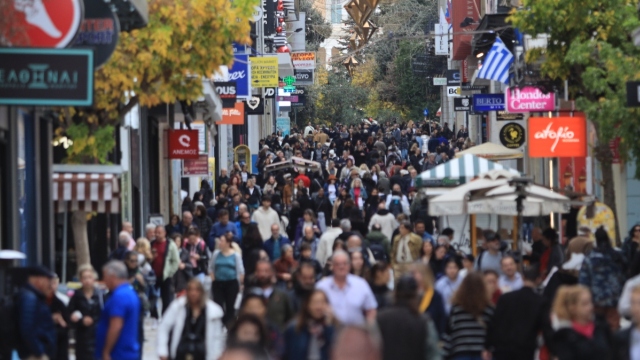 Χριστούγεννα 2025: Ξεκινά την Πέμπτη το εορταστικό ωράριο των καταστημάτων 