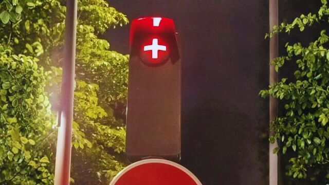 Τι είναι ο κόκκινος ελληνικός σταυρός στα φανάρια;