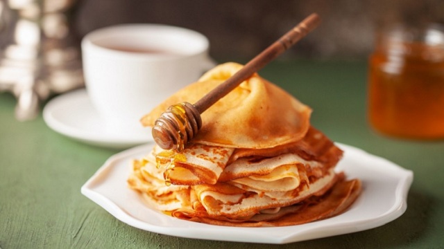 Φτιάχνουμε φύλλο κρέπας στο σπίτι με λιγότερες από 60 θερμίδες + Ιδέες για αλμυρή και γλυκιά γέμιση
