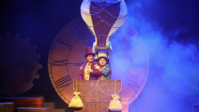 Μαγικές Γιορτές με την παράσταση - «Ο Γύρος του Κόσμου σε 80 Ημέρες» του Ιούλιου Βερν
