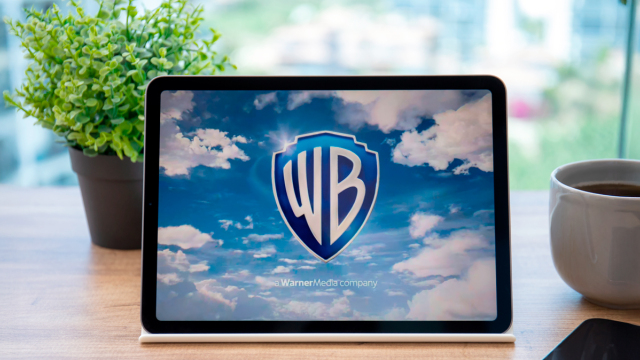 Warner Bros: Το παρασκήνιο του πολέμου  Netflix - Paramount για την εξαγορά της και ο  σημαντικός ρόλος του Τραμπ 