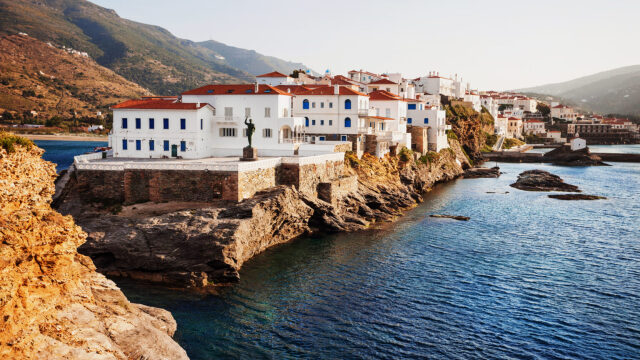 Τα μονοπάτια της Άνδρου: Πώς το νησί διεκδικεί θέση στους κορυφαίους πεζοπορικούς προορισμούς της Ευρώπης 