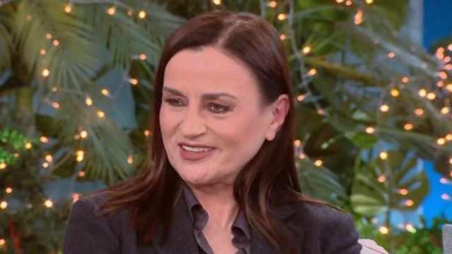 Καρυοφυλλιά Καραμπέτη: Στην εφηβεία μου έζησα ένα τραγικό γεγονός που με επηρέασε στο να μην κάνω παιδιά