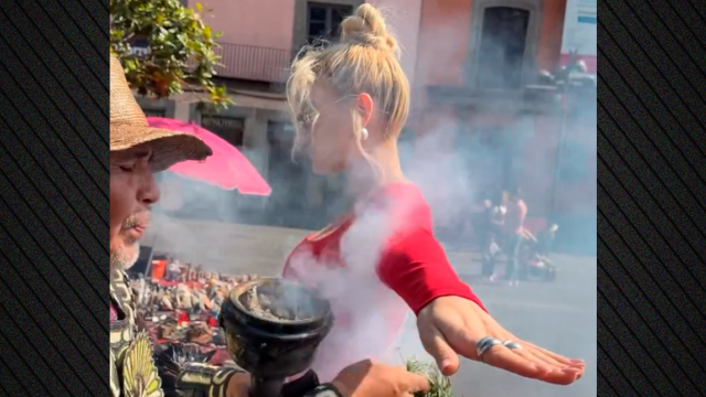 H Ιωάννα Τούνη «καθάρισε την ενέργειά της» στο Μεξικό, δείτε βίντεο