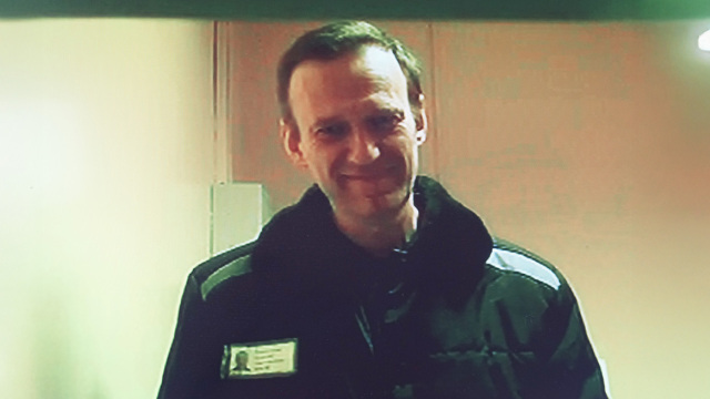 Πολιτικοί κρατούμενοι... ετών 14: Πώς η Ρωσία «πνίγει» τις φωνές κατά του Πούτιν, διώξεις φρονημάτων, καφκικές δίκες και θάνατοι στα κελιά