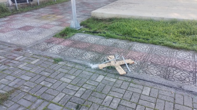 Έκλεψαν χριστουγεννιάτικα δέντρα από κεντρικά σημεία της Εύβοιας