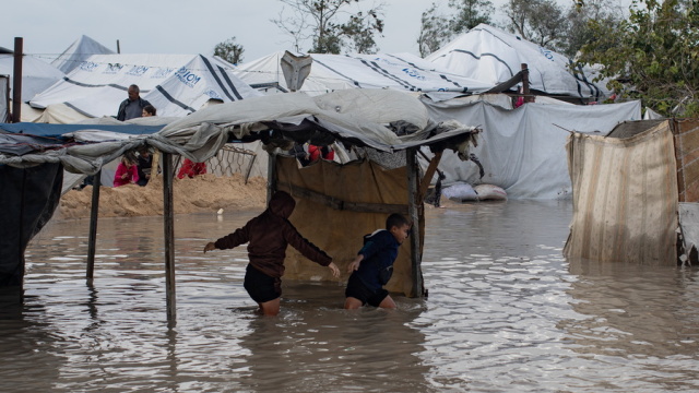 Έξι νεκροί από τις καταρρακτώδεις βροχές στη Λωρίδα της Γάζας, ανάμεσα τους και ένα παιδί ενός έτους 