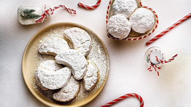 Kουραμπιέδες: Η παραδοσιακή συνταγή και μια αναπάντεχη παραλλαγή
