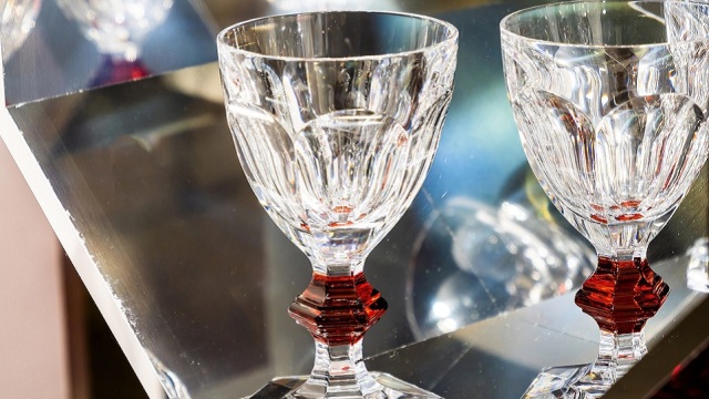 Θα βγάλετε θαμπά ποτήρια στο τραπέζι; Όχι, βέβαια